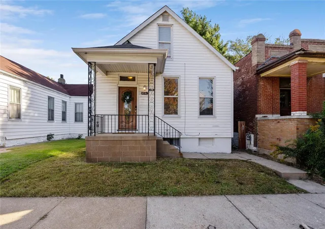 Photo 1 of Single family home for sale at 4741 Milentz Ave, Saint Louis, MO 63116 | MLS# 24059567 | Listing updated on 2024-12-03