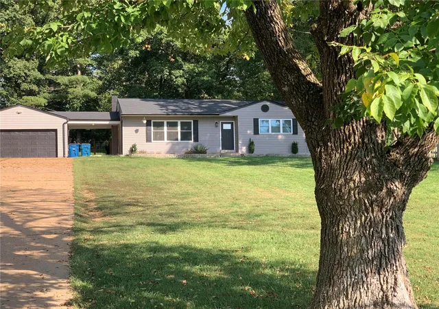 Photo 3 of Single family home for sale at 4854 Mehl Ave, Saint Louis, MO 63129 | MLS# 24059854 | Listing updated on 2024-09-21