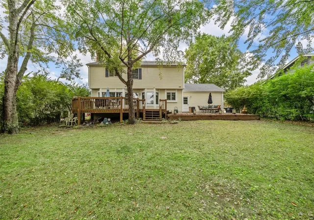 Photo 2 of Sale Pending at 232 Hunters Pointe Dr, Saint Charles, MO 63304 | MLS# 24059906 | Listing updated on 2024-12-10
