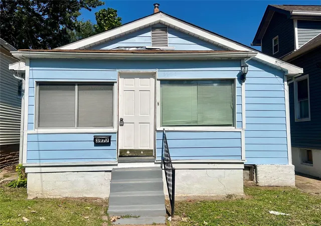 1st image of 3977 Schiller Pl, Saint Louis, MO 63116 | MLS# 24059942