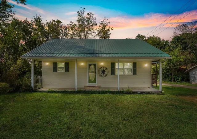 Photo 1 of Single family home for sale at 302 Spruce St, Fredericktown, MO 63645 | MLS# 24060055 | Listing updated on 2024-11-25
