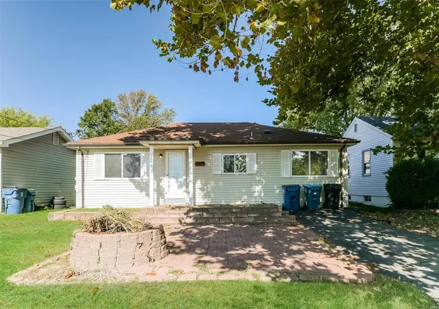 Photo 1 of Single family home for sale at 8219 Pear Ln, Saint Louis, MO 63123 | MLS# 24060169 | Listing updated on 2024-12-04
