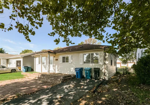 Photo 2 of Single family home for sale at 8219 Pear Ln, Saint Louis, MO 63123 | MLS# 24060169 | Listing updated on 2024-12-04