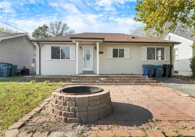 Photo 3 of Single family home for sale at 8219 Pear Ln, Saint Louis, MO 63123 | MLS# 24060169 | Listing updated on 2024-12-04