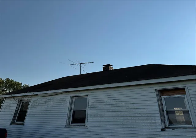 Photo 2 of Single family home for sale at 829 N 32nd St N, East Saint Louis, IL 62205 | MLS# 24060183 | Listing updated on 2024-11-26
