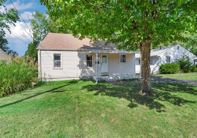 Photo 1 of Sale Pending at 3579 Long Dr, Saint Ann, MO 63074 | MLS# 24060303 | Listing updated on 2024-09-27