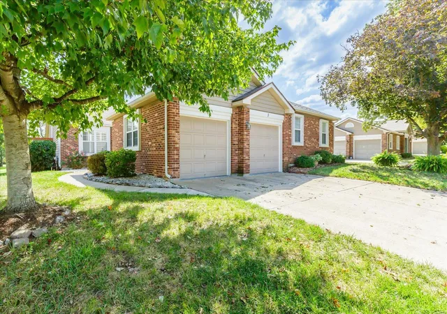 Photo 3 of Sale Pending at 3 Kemper Ct #3, Lake Saint Louis, MO 63367 | MLS# 24060319 | Listing updated on 2024-11-18
