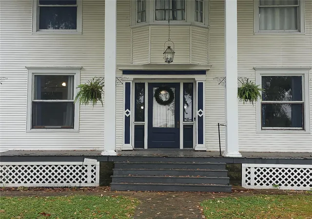 Photo 3 of Single family home for sale at 306 Tilson Pl, Hillsboro, IL 62049 | MLS# 24060429 | Listing updated on 2024-12-03