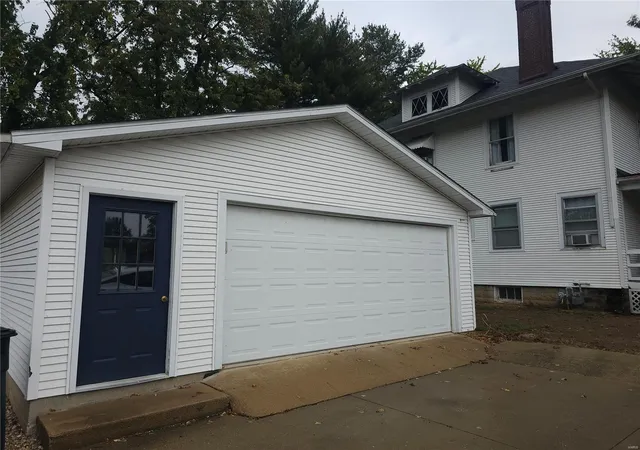 Photo 32 of Single family home for sale at 306 Tilson Pl, Hillsboro, IL 62049 | MLS# 24060429 | Listing updated on 2024-12-03