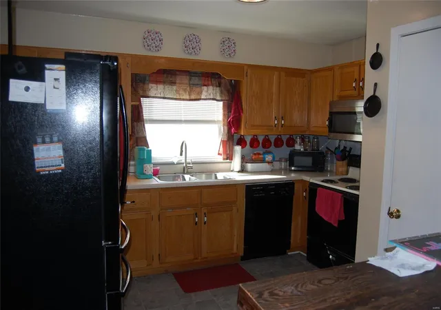 2nd image of 1704 N Main St, Poplar Bluff, MO 63901 | MLS# 24060481