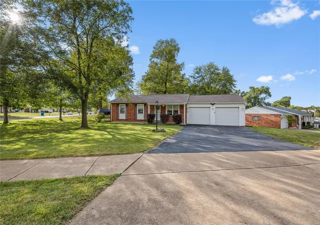 Photo 3 of Sale Pending at 5243 Butler Hill Estates Dr, Saint Louis, MO 63128 | MLS# 24060554 | Listing updated on 2024-11-12