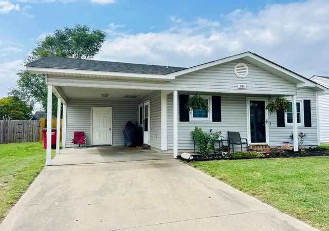 Photo 2 of Single family home for sale at 203 Edwards Ave, Sikeston, MO 63801 | MLS# 24060558 | Listing updated on 2024-11-07