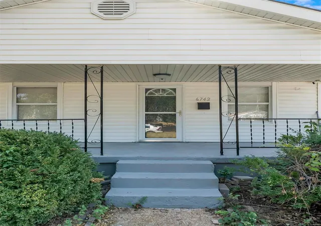 Photo 3 of Single family home for sale at 6742 Odell St, Saint Louis, MO 63139 | MLS# 24060613 | Listing updated on 2024-12-07