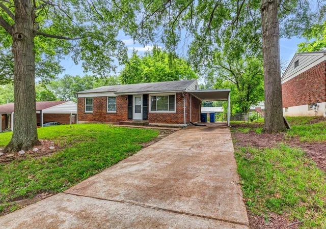 Photo 1 of Single family home for sale at 1748 Grafton Dr, Saint Louis, MO 63136 | MLS# 24060665 | Listing updated on 2024-12-04