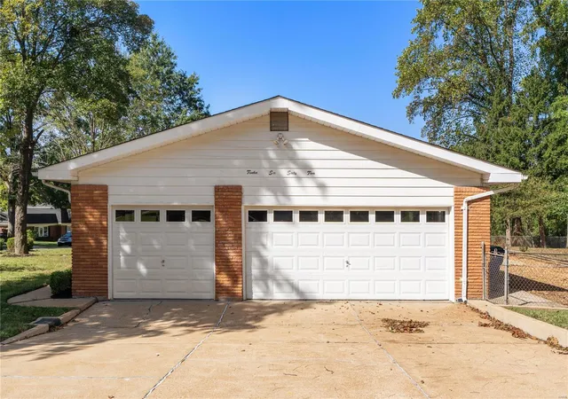Photo 3 of Sale Pending at 12662 Whispering Hills Ln, Saint Louis, MO 63146 | MLS# 24060764 | Listing updated on 2024-11-01