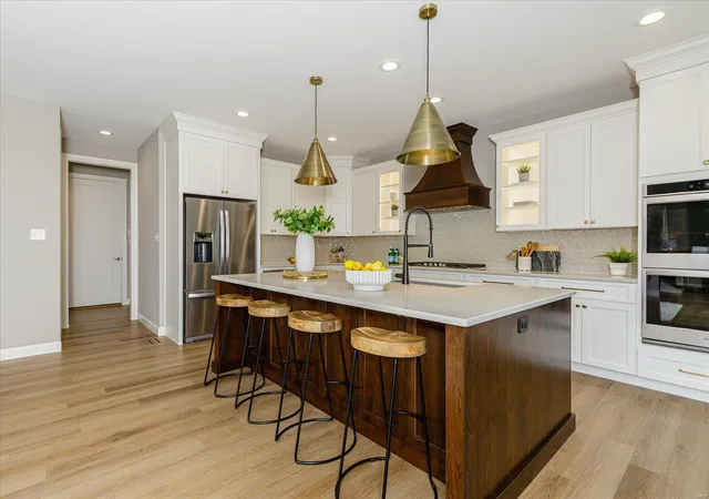 Photo 3 of Single family home for sale at 313 Clewer Park Ct, Lake Saint Louis, MO 63367 | MLS# 24060852 | Listing updated on 2024-10-22