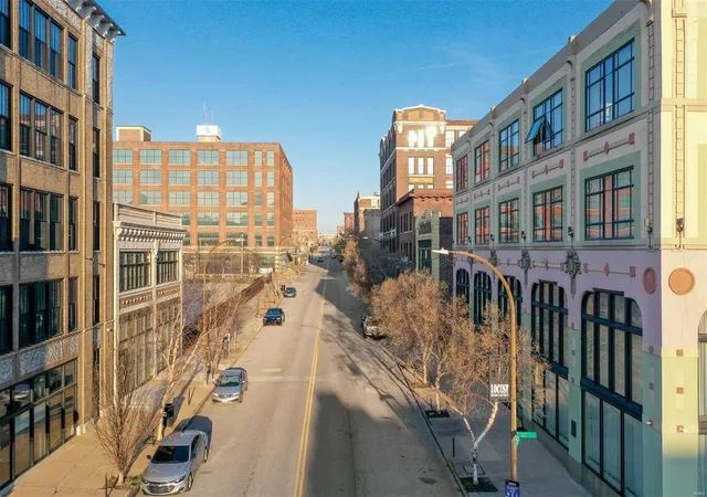 3rd image of 2201 Locust St, St. Louis, MO 63103