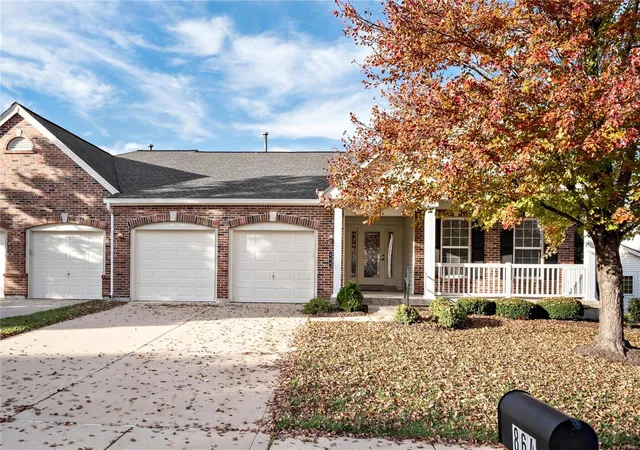Photo 1 of Sale Pending at 864 Waterford Villas Dr, Lake Saint Louis, MO 63367 | MLS# 24060925 | Listing updated on 2024-12-17
