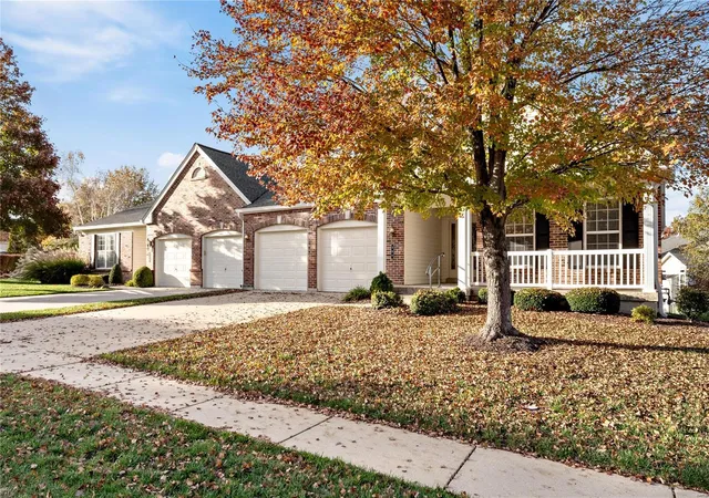Photo 2 of Sale Pending at 864 Waterford Villas Dr, Lake Saint Louis, MO 63367 | MLS# 24060925 | Listing updated on 2024-12-17