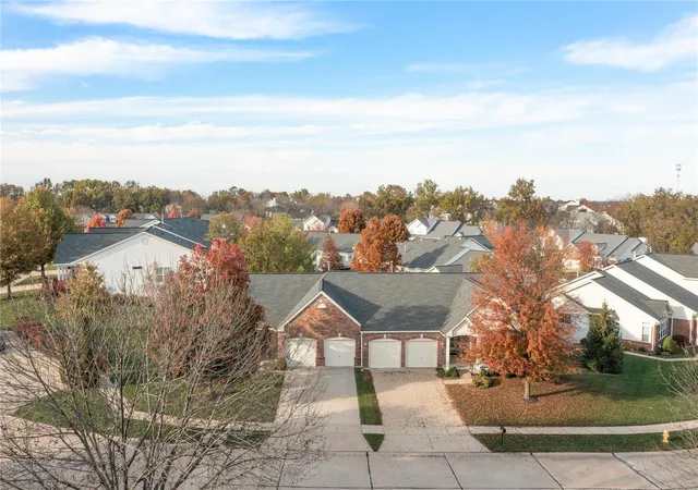 Photo 3 of Sale Pending at 864 Waterford Villas Dr, Lake Saint Louis, MO 63367 | MLS# 24060925 | Listing updated on 2024-12-17