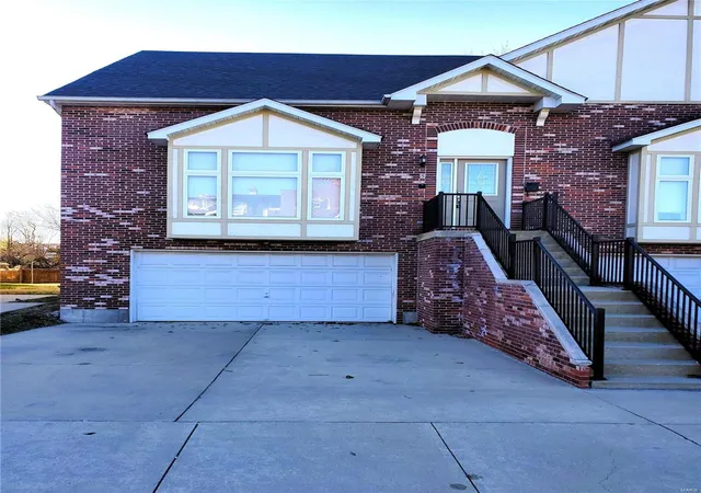 Photo 1 of Sale Pending at 8 Cabanne Townhome Dr, Saint Louis, MO 63112 | MLS# 24061020 | Listing updated on 2024-11-25