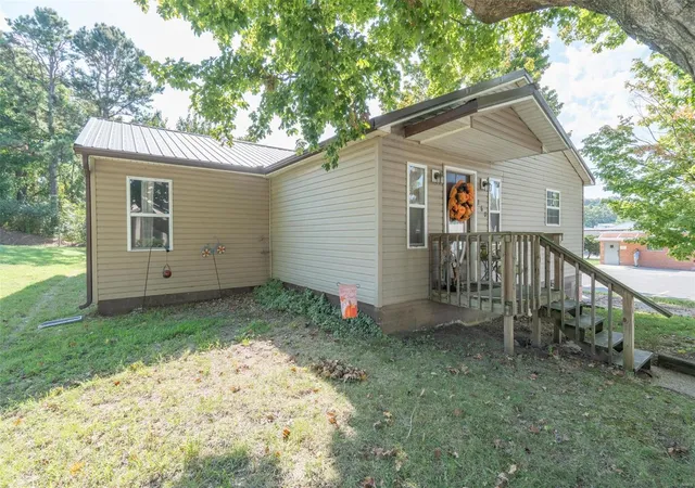 Photo 2 of Sale Pending at 260 E Harbin Ave, Puxico, MO 63960 | MLS# 24061039 | Listing updated on 2024-12-10