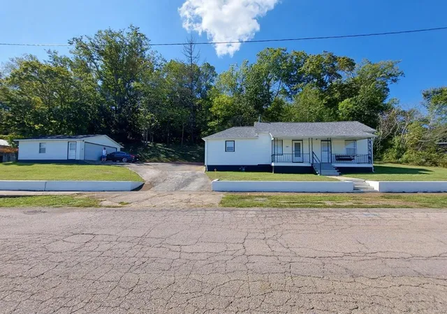Photo 2 of Single family home for sale at 207 N First St, Marble Hill, MO 63764 | MLS# 24061284 | Listing updated on 2024-10-28