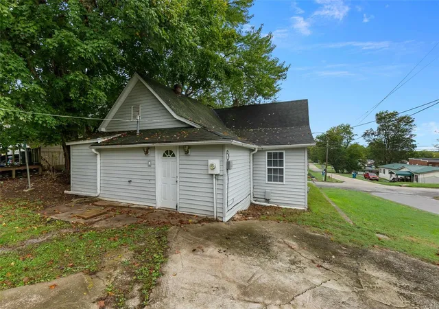 Photo 4 of Single family home for sale at 700 4th Street E, Scott City, MO 63780 | MLS# 24061321 | Listing updated on 2025-03-06