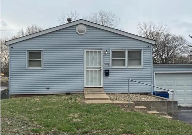 Photo 1 of Single family home for sale at 10108 Royal Dr, Saint Louis, MO 63136 | MLS# 24061368 | Listing updated on 2024-09-26
