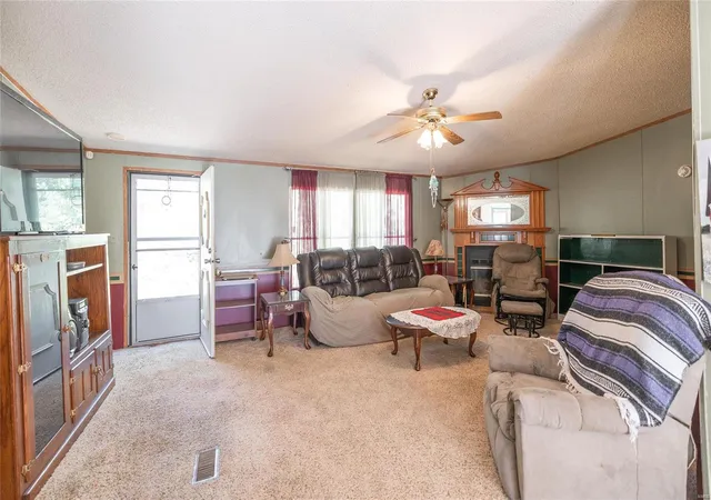 Photo 2 of Sale Pending at 16205 Hickory Lane, Saint Robert, MO 65584 | MLS# 24061517 | Listing updated on 2024-10-27