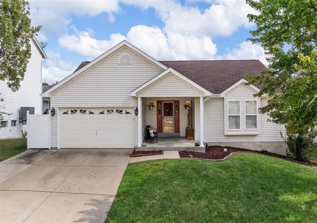 Photo 1 of Single family home for sale at 160 Whetstone Dr, Saint Charles, MO 63303 | MLS# 24061703 | Listing updated on 2024-12-03