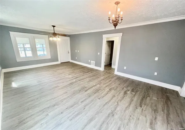 Photo 4 of Single family home for sale at 1010 Union St, Alton, IL 62002 | MLS# 24061716 | Listing updated on 2024-10-03