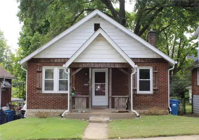 Photo 1 of Sale Pending at 8724 David Ave, Saint Louis, MO 63114 | MLS# 24061791 | Listing updated on 2024-10-01