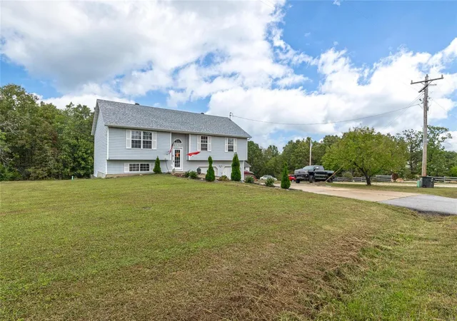 Photo 2 of Single family home for sale at 15395 Top Dr, Saint Robert, MO 65584 | MLS# 24061825 | Listing updated on 2024-12-04