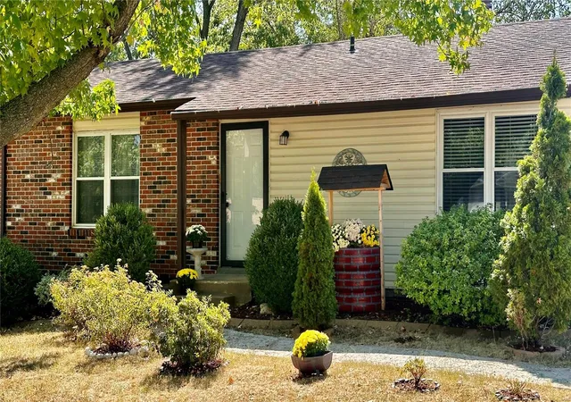Photo 2 of Sale Pending at 3640 Chervil Dr, Saint Charles, MO 63303 | MLS# 24062075 | Listing updated on 2024-12-10