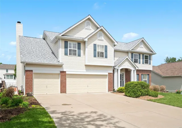 Photo 2 of Single family home for sale at 1885 Williamstown Dr, Saint Peters, MO 63376 | MLS# 24062362 | Listing updated on 2024-11-22