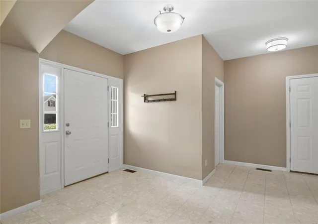 Photo 3 of Single family home for sale at 1885 Williamstown Dr, Saint Peters, MO 63376 | MLS# 24062362 | Listing updated on 2024-11-22