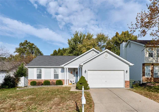 Photo 2 of Sale Pending at 64 Gray Owl Garth Ct, Saint Peters, MO 63304 | MLS# 24062363 | Listing updated on 2024-11-13