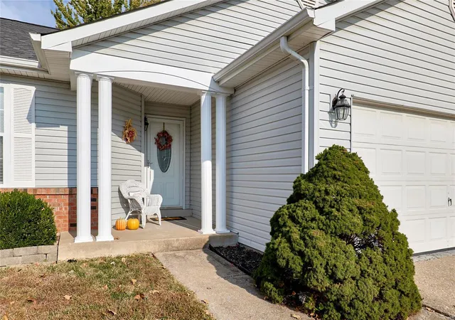 Photo 3 of Sale Pending at 64 Gray Owl Garth Ct, Saint Peters, MO 63304 | MLS# 24062363 | Listing updated on 2024-11-13
