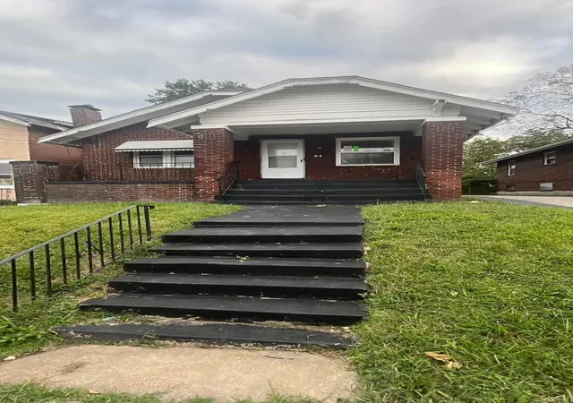 Photo 1 of Single family home for sale at 34 Blakemore Pl, Saint Louis, MO 63121 | MLS# 24062378 | Listing updated on 2024-11-13