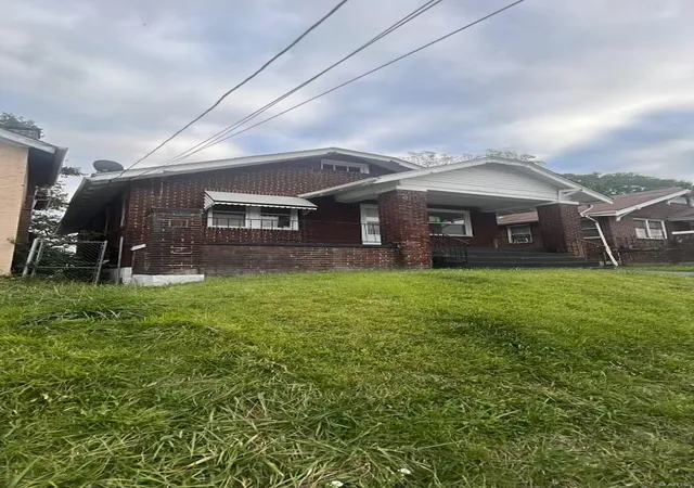 Photo 2 of Single family home for sale at 34 Blakemore Pl, Saint Louis, MO 63121 | MLS# 24062378 | Listing updated on 2024-11-13