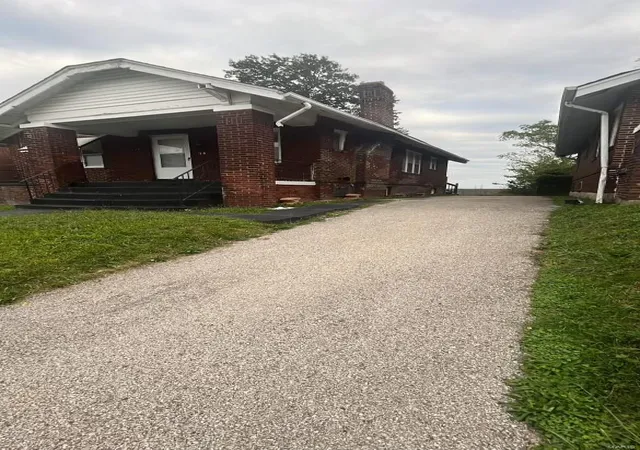 Photo 3 of Single family home for sale at 34 Blakemore Pl, Saint Louis, MO 63121 | MLS# 24062378 | Listing updated on 2024-11-13