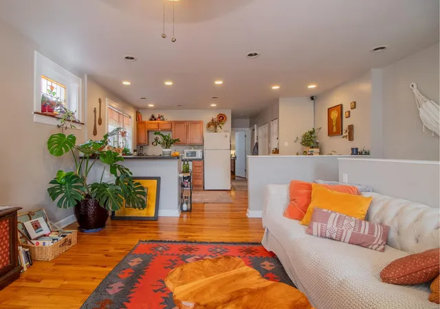 Photo 3 of Sale Pending at 5027 Mardel Ave, Saint Louis, MO 63109 | MLS# 24062513 | Listing updated on 2024-12-02