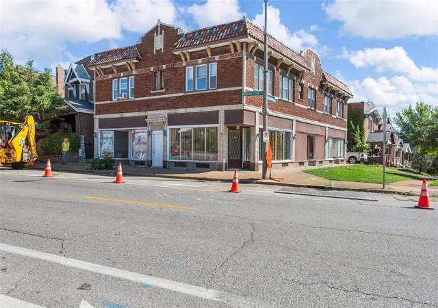 Photo 3 of Sale Pending at 4524 Morganford Rd, Saint Louis, MO 63116 | MLS# 24062539 | Listing updated on 2024-12-15