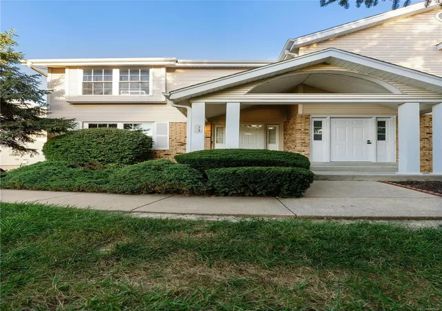 Photo 1 of Townhouse for sale at 33 Trailside Ct #1, Saint Peters, MO 63303 | MLS# 24062555 | Listing updated on 2024-12-10