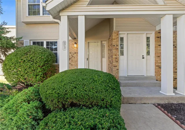 Photo 1 of Townhouse for sale at 33 Trailside Ct #1, Saint Peters, MO 63303 | MLS# 24062555 | Listing updated on 2024-12-10