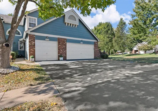 Photo 2 of Condo for sale at 3108 Autumn Shrs Dr, Maryland Heights, MO 63043 | MLS# 24062738 | Listing updated on 2024-12-11