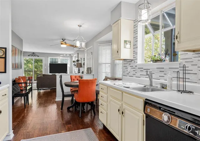 Photo 4 of Condo for sale at 3108 Autumn Shrs Dr, Maryland Heights, MO 63043 | MLS# 24062738 | Listing updated on 2024-12-11