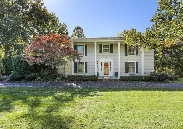 Photo 1 of Single family home for sale at 111 Ridge Crst Dr, Chesterfield, MO 63017 | MLS# 24062767 | Listing updated on 2024-11-11