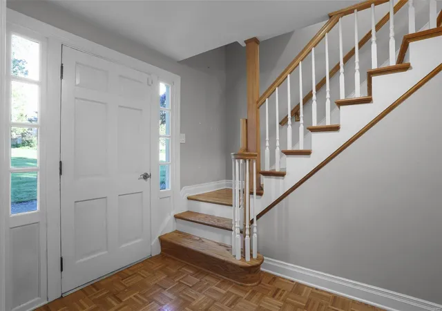 Photo 3 of Single family home for sale at 111 Ridge Crst Dr, Chesterfield, MO 63017 | MLS# 24062767 | Listing updated on 2024-11-11